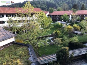 Bachmair Weissach - Ausblick auf Hotelgarten