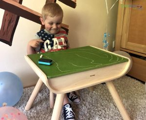 Kindertisch- und Kinderstuhlset PlanToys - mit Kreide malen