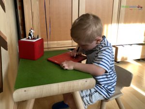 PlanToys Kindertisch- und Kinderstuhlset - neuer Lieblingsplatz